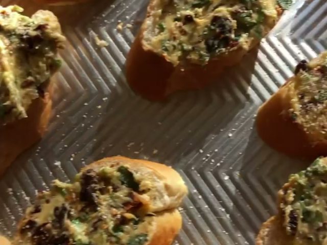 Roasted Garlic and Sun-Dried Tomato Crostini