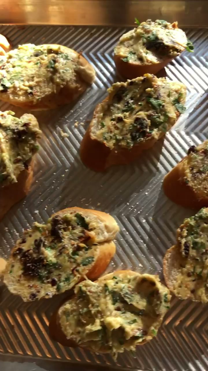Roasted Garlic and Sun-Dried Tomato Crostini