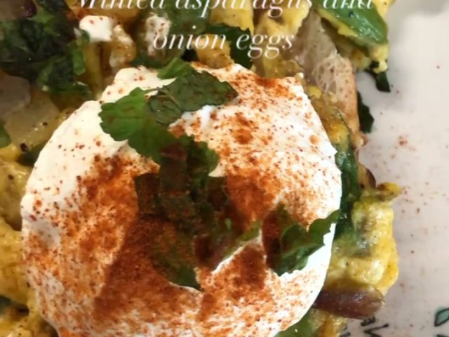 minted asparagus and onion eggs
