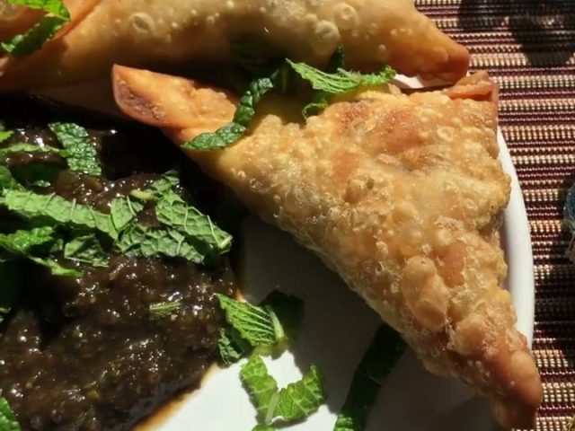 sambosak mint tamarind sauce
