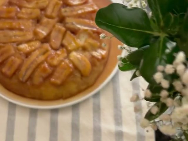 banana upside down cake