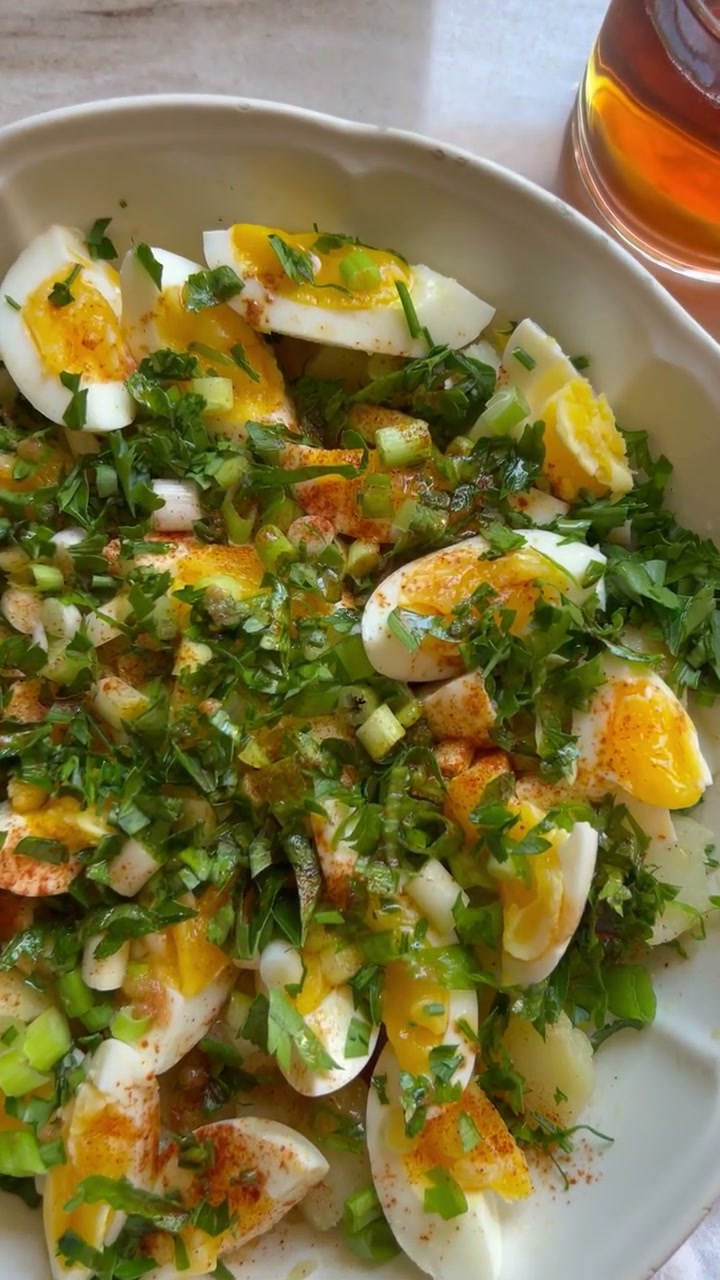 M’faraket Batata, potatoes with eggs middle eastern style