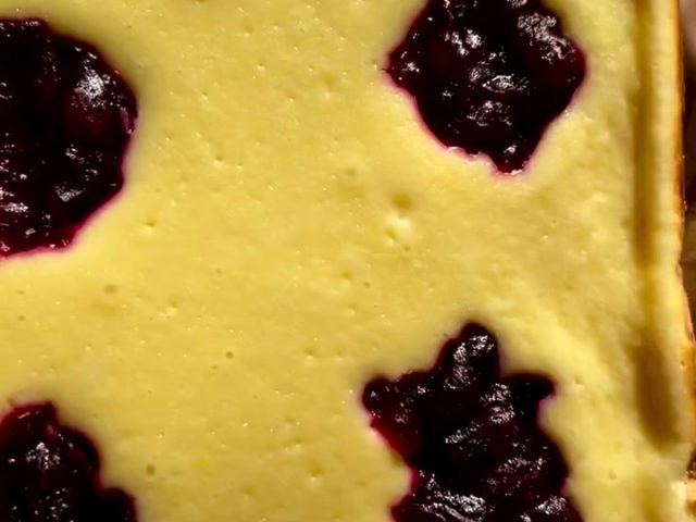Cranberry cheesecake bars