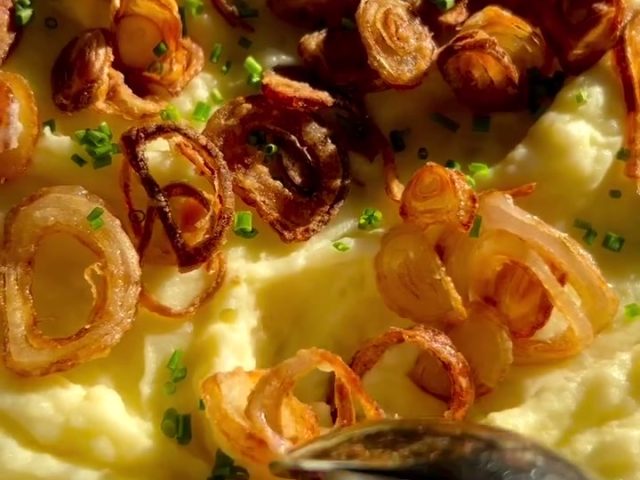 Creamy garlic and herb infused mashed potatoes
