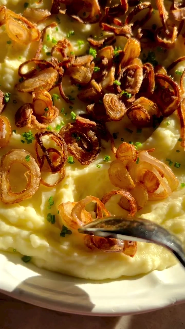Creamy garlic and herb infused mashed potatoes