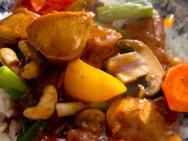 Szechuan chicken with cashews