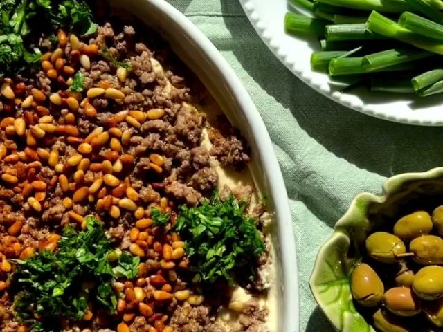 Palestinian Fattet hummus