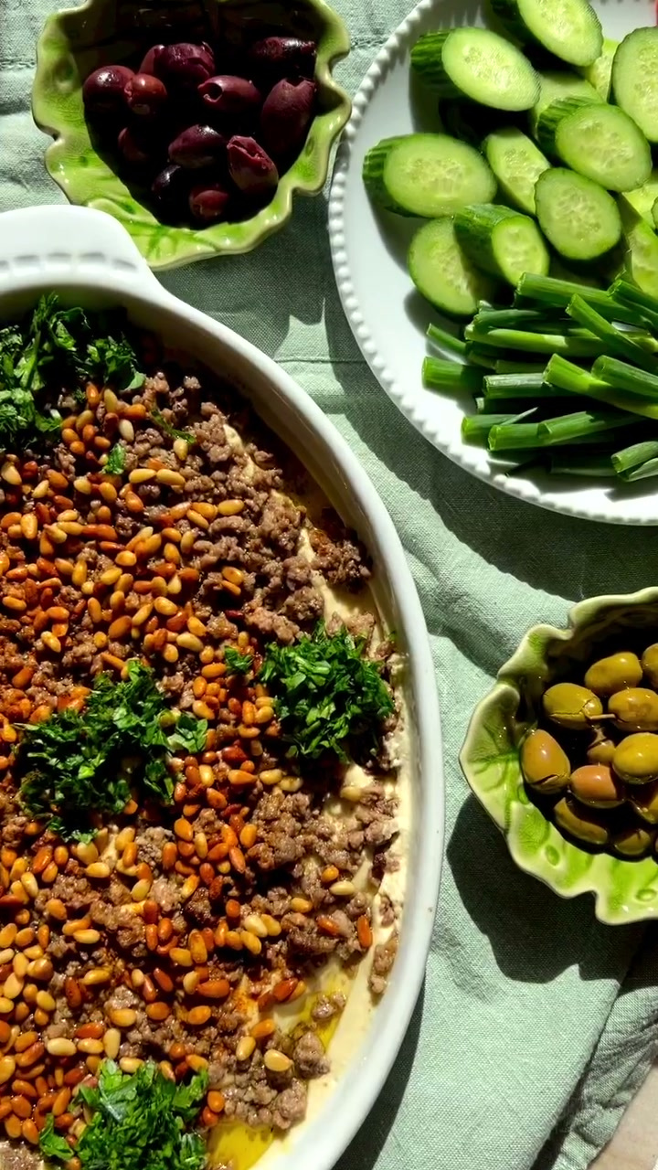 Palestinian Fattet hummus