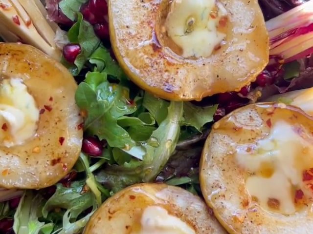 Warm pear Gorgonzola salad