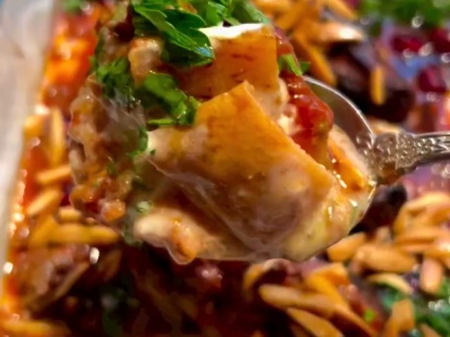 Fattet magdous ~ meat stuffed aubergine with tomato and yogurt sauce