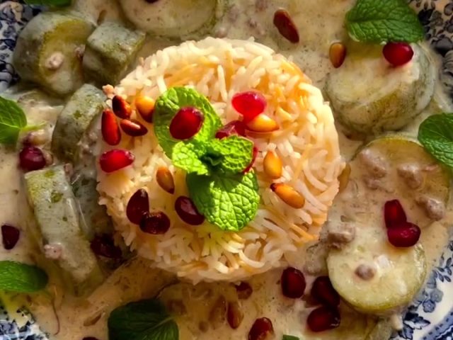 Kh’yarieh ~ white squash in yogurt meat sauce