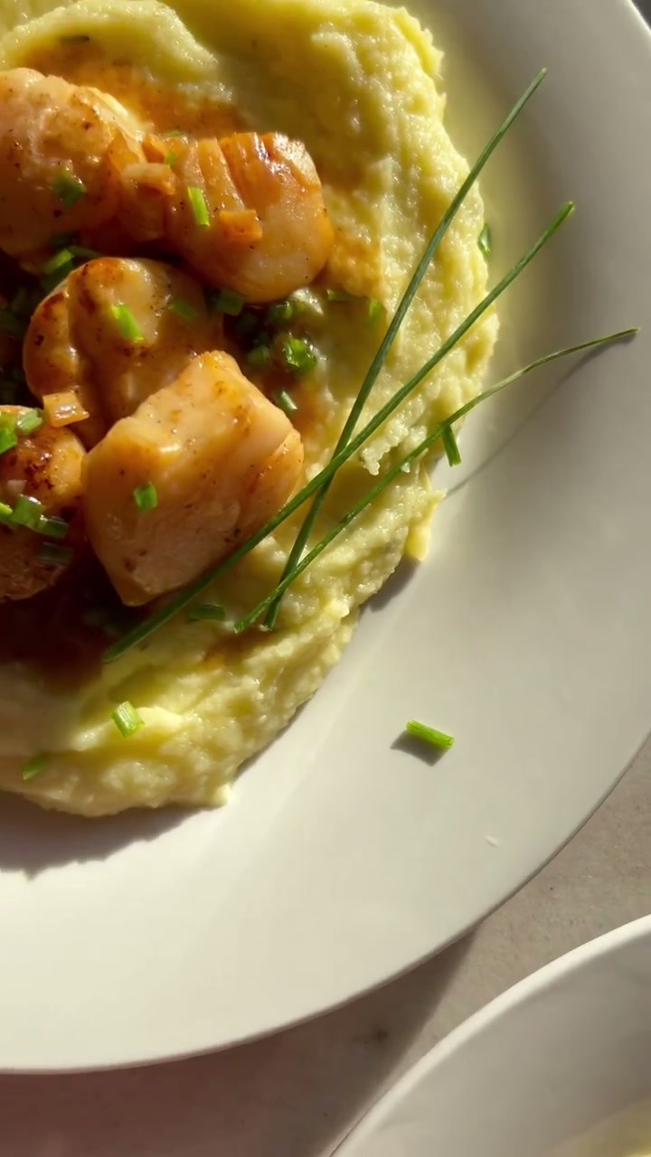 Seared scallops with Parsnip purée
