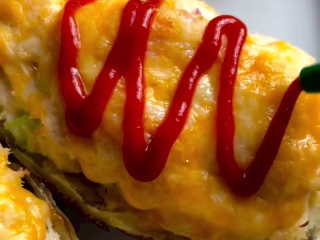 Oven baked Cheesy stuffed potatoes