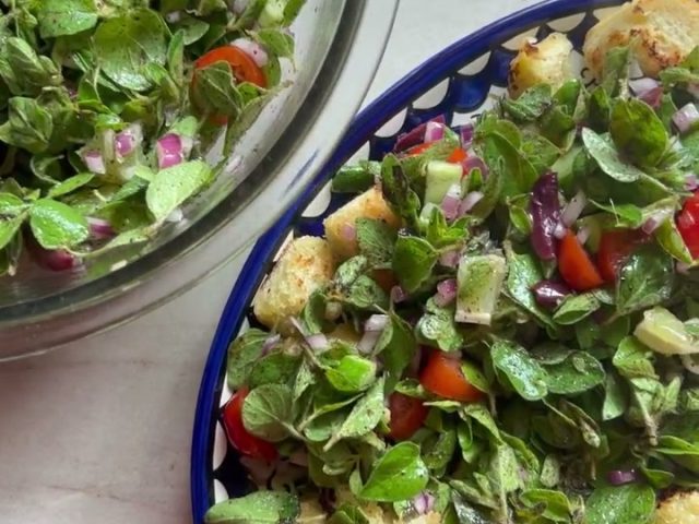 Fresh za’atar garden salad