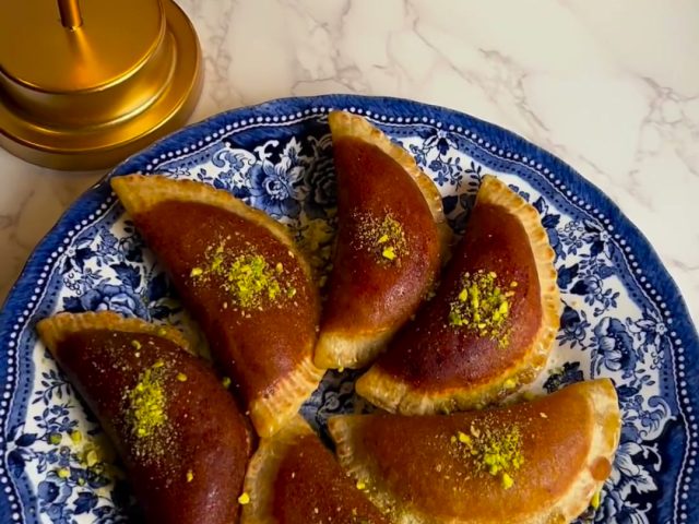 Atayef / Middle eastern pancakes / قطايف