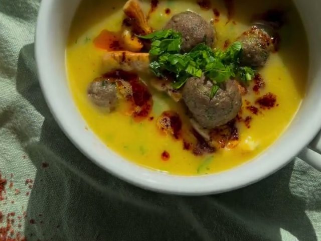 Red lentil soup with kafta meatballs