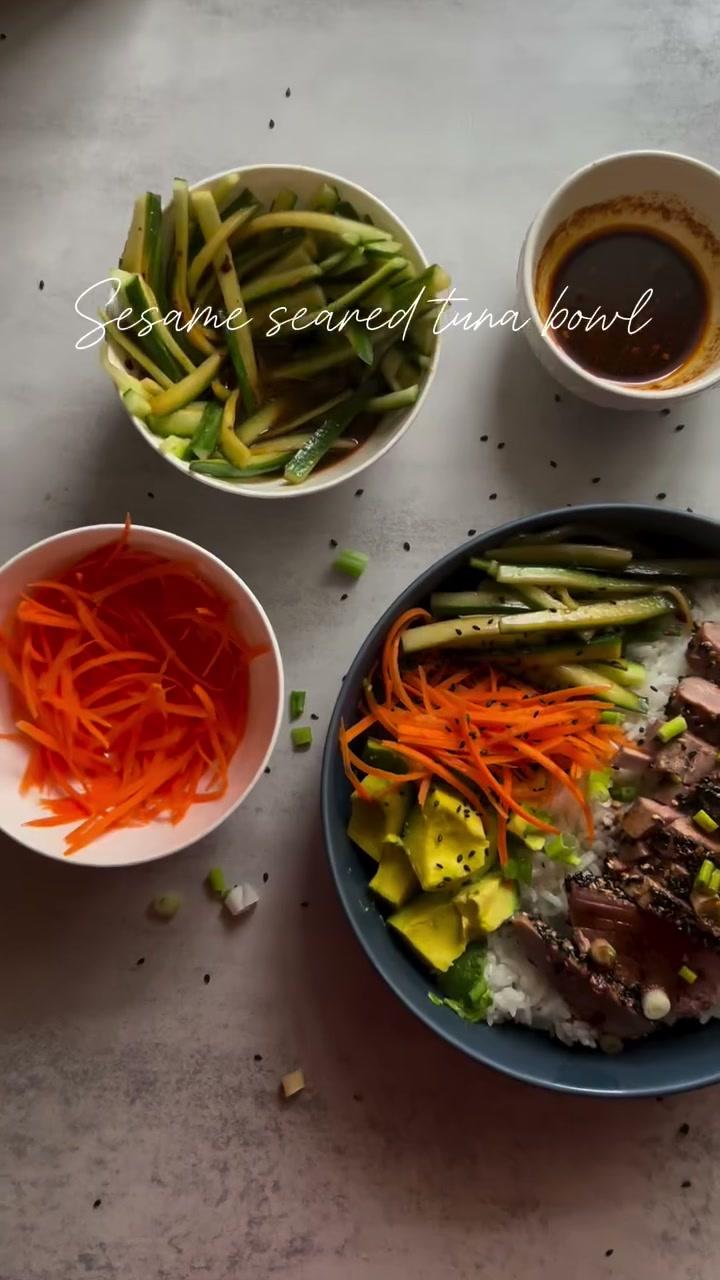 Sesame seared tuna bowl