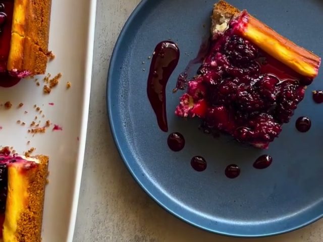 Blackberry cheesecake squares