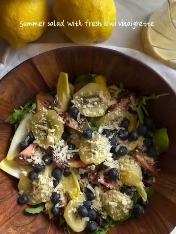 Summer salad with fresh kiwi vinaigrette
