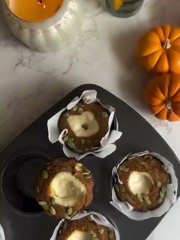 Pumpkin cream cheese muffins