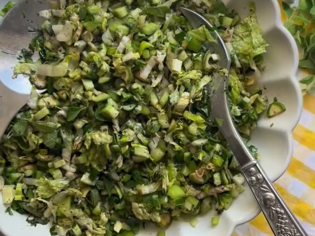 Fresh Zaatar Green Salad