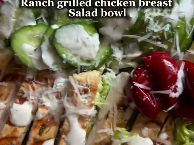 Ranch dressing grilled chicken salad bowl