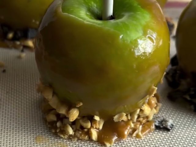 Caramel apple