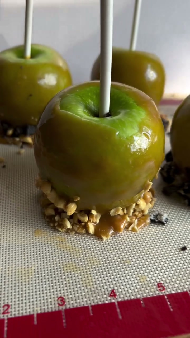 Caramel apple