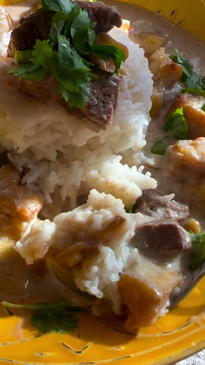Eggplant in Yogurt Sauce/ M’nazalet Badinjan/ منزلة باذنجان