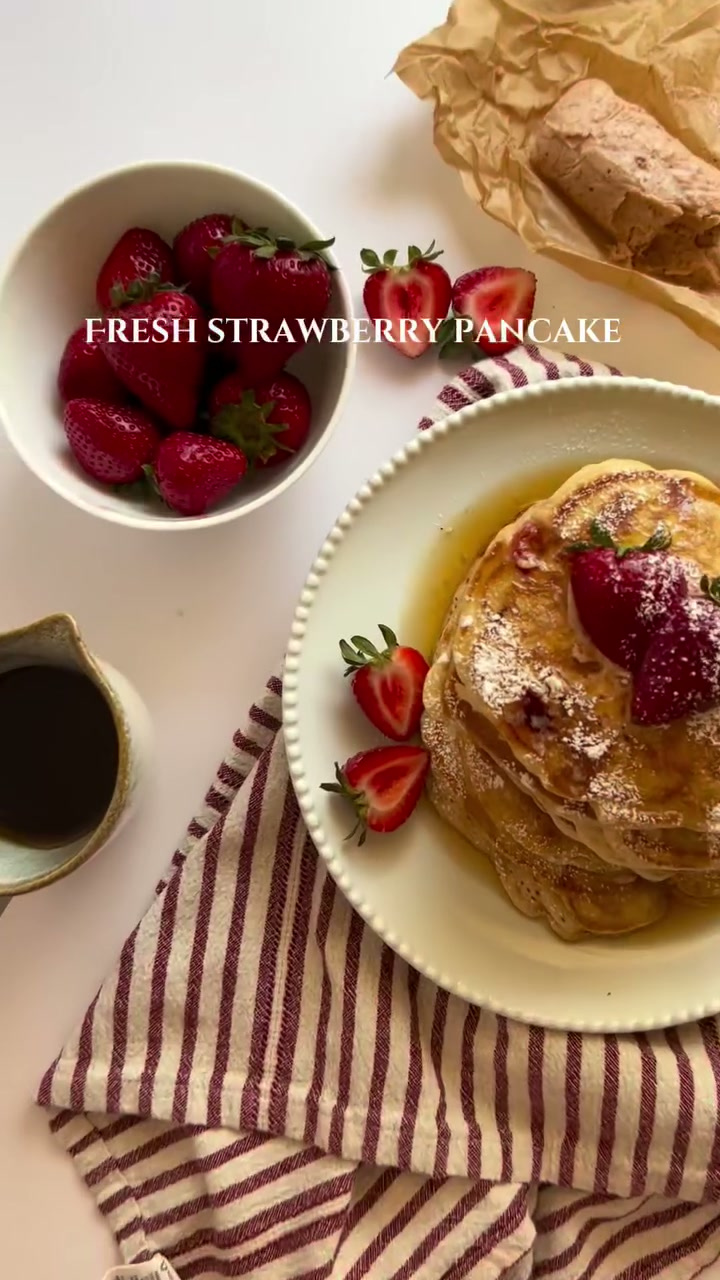 Fresh Strawberry Pancakes